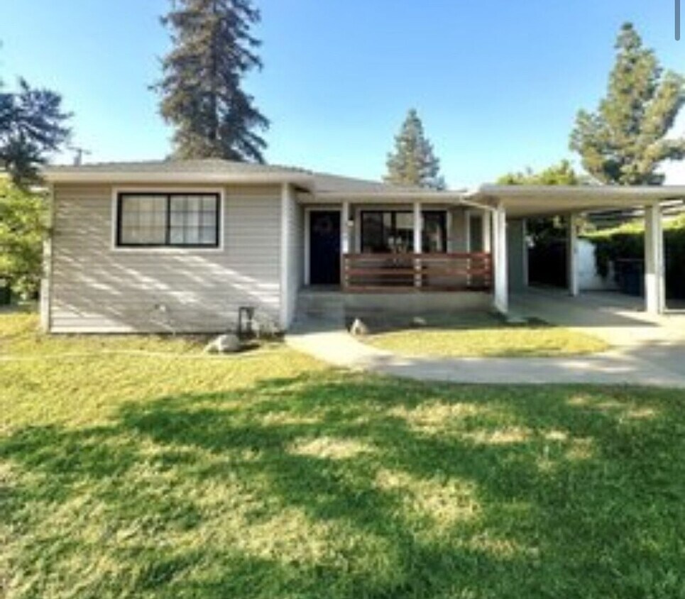 Foto principal - Beautiful Home for rent in Tulare, Ca