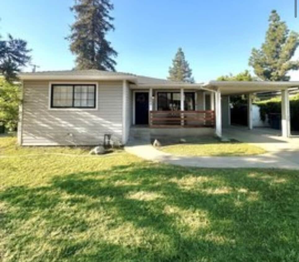Primary Photo - Beautiful Home for rent in Tulare, Ca