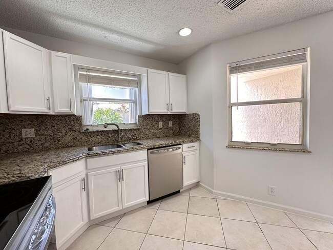 Foto del edificio - 703 Crosswinds Dr