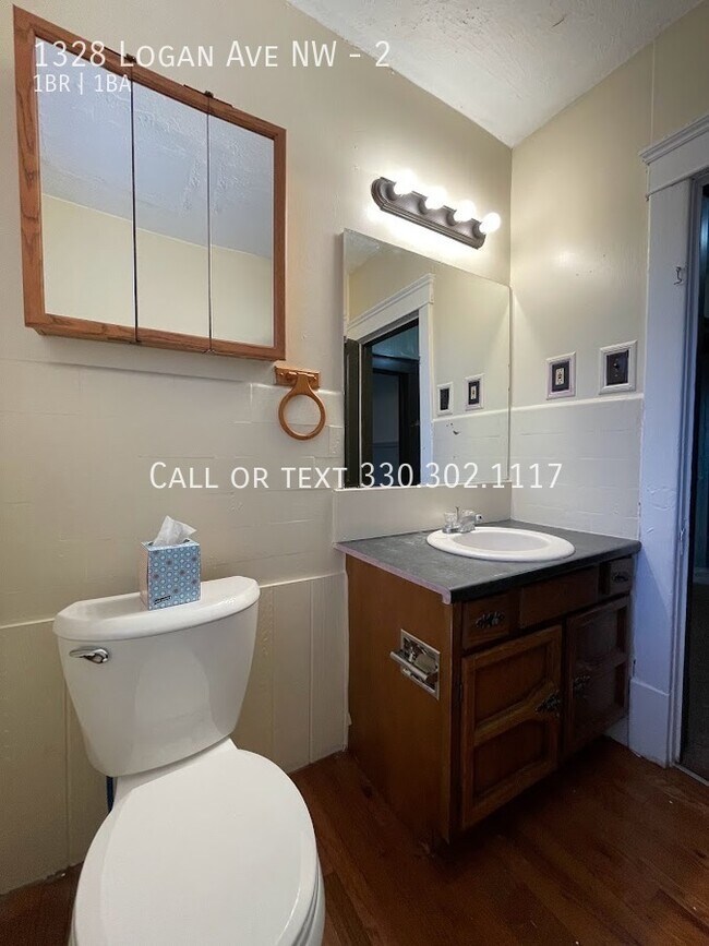 Foto del edificio - One bedrooms one bathroom 2nd level apartm...