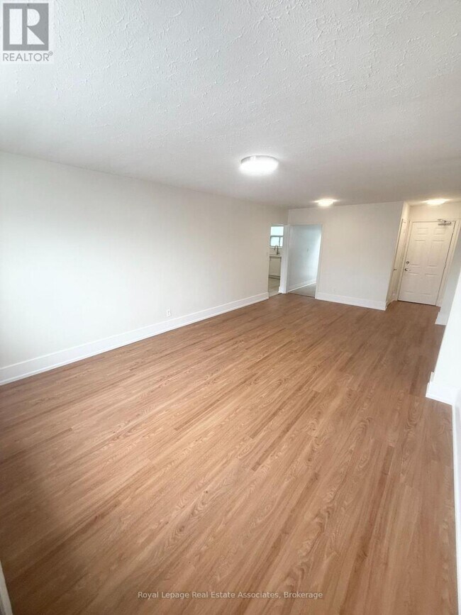 Building Photo - 237 Lakeshore Rd E