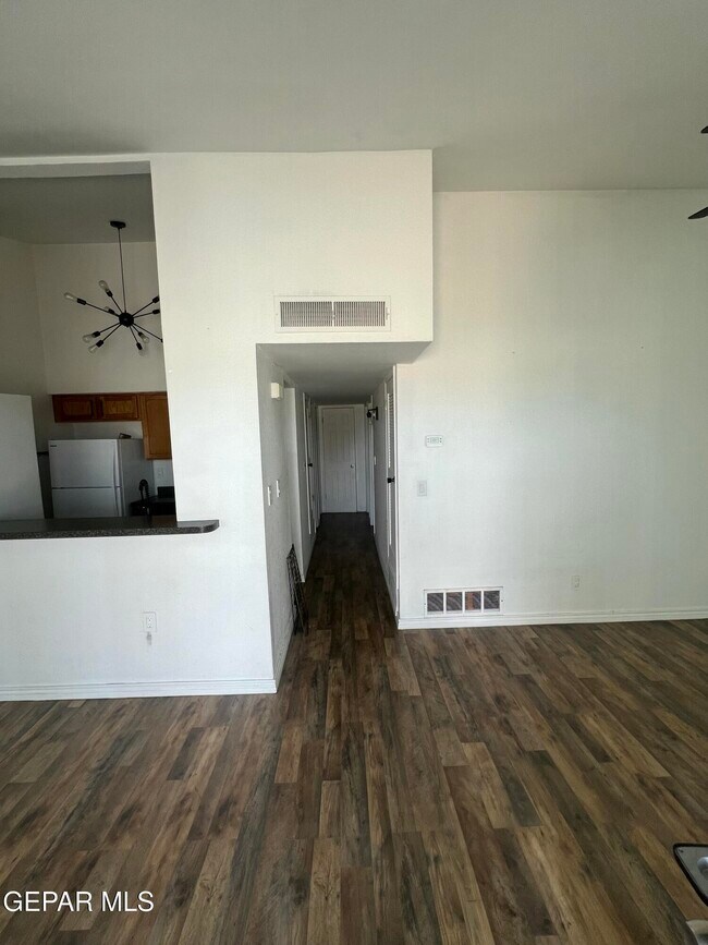 Foto del edificio - 8609 Mercury St