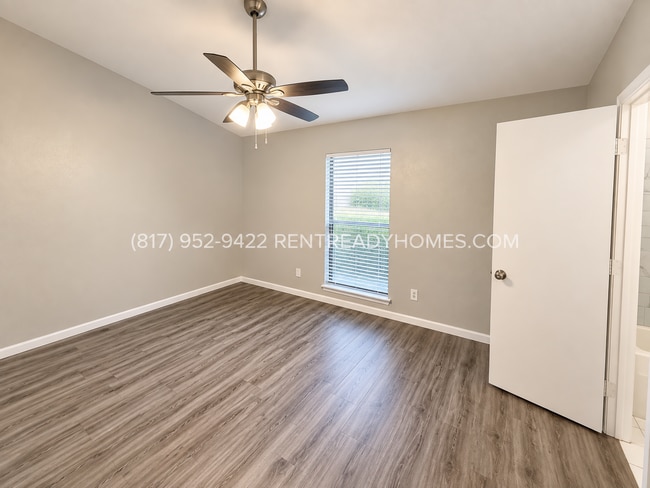 Building Photo - 450 Dollins St
