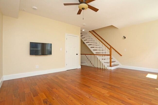 Building Photo - 19 Caldwell St