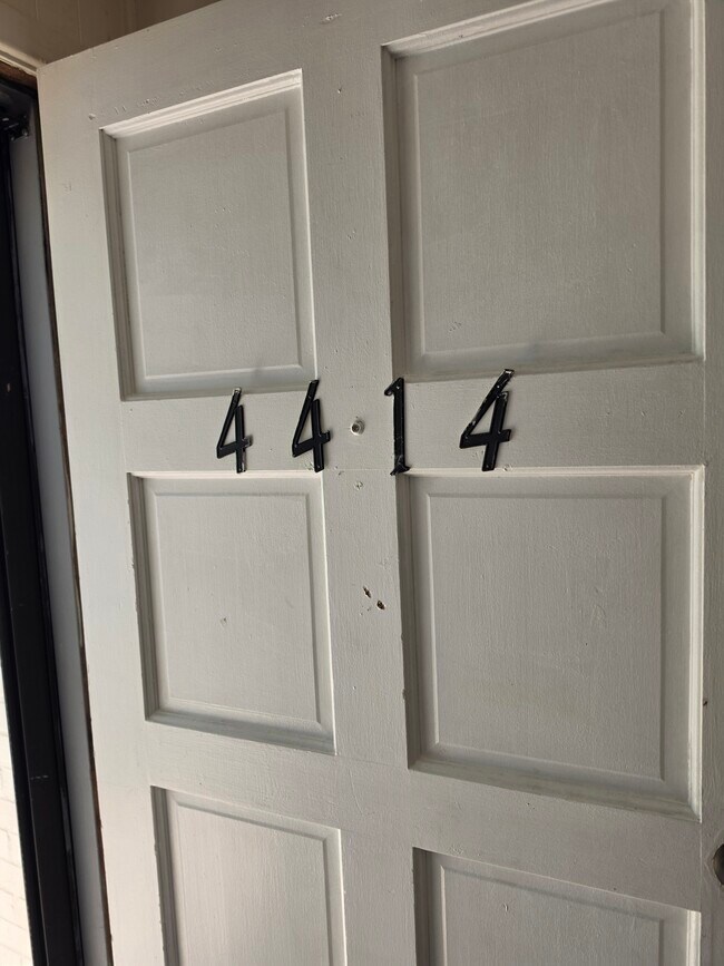 Building Photo - Park Place Townhomes 4414