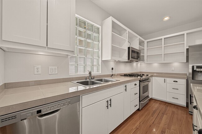 Foto del edificio - 733 W 22nd St