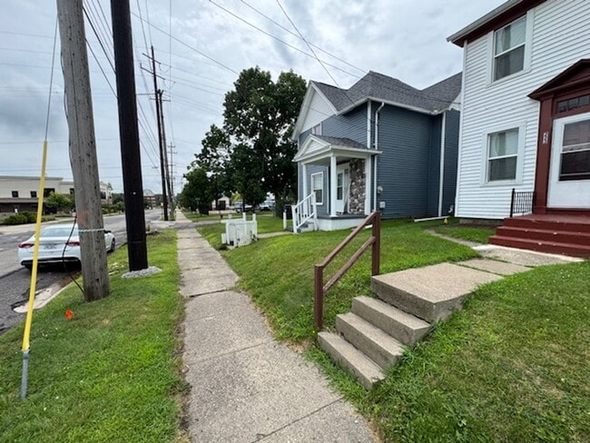 Building Photo - Trail St 223-225 W