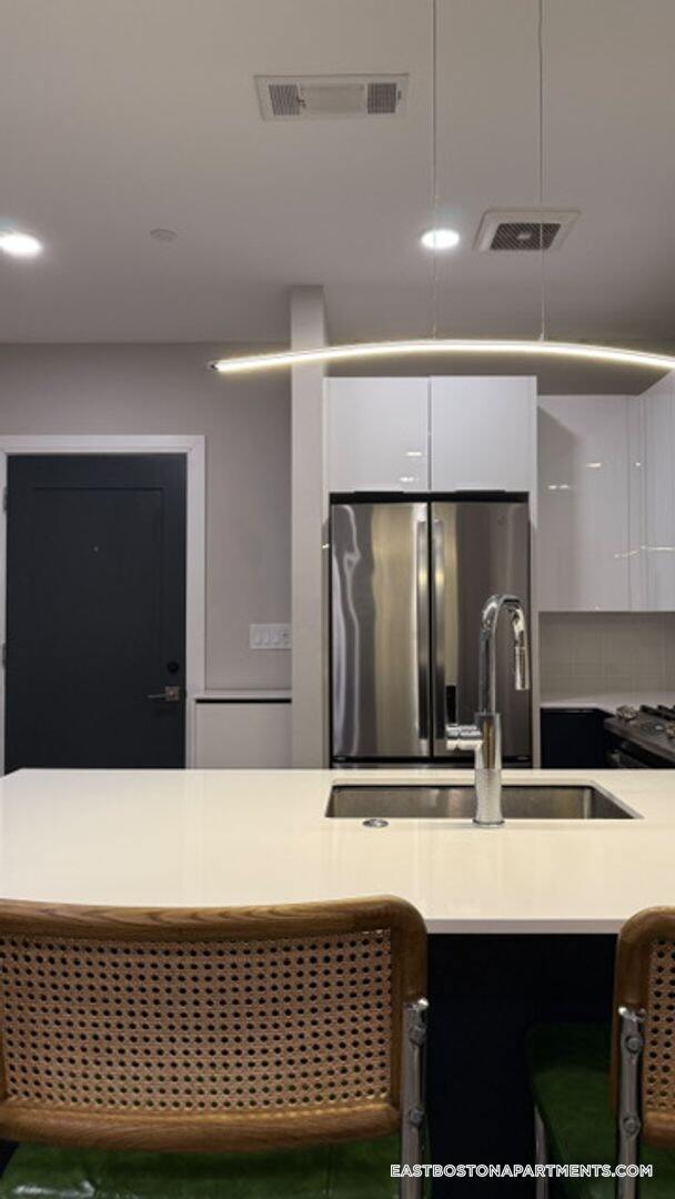 Foto del edificio - 656 Saratoga St