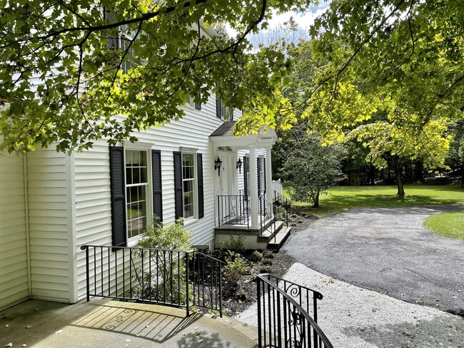 Building Photo - 39 Oak Hill Dr