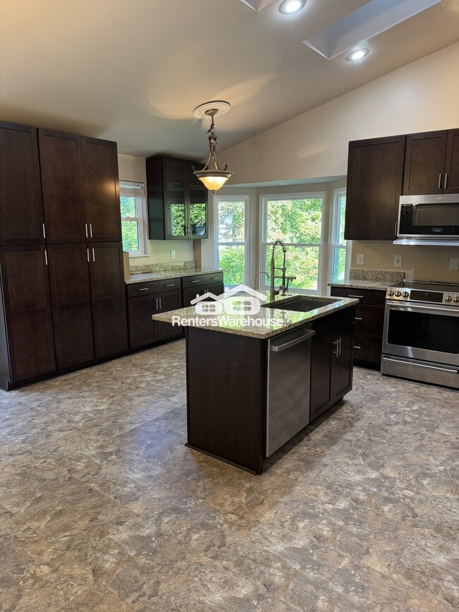 Building Photo - 8026 Stone Haven Dr