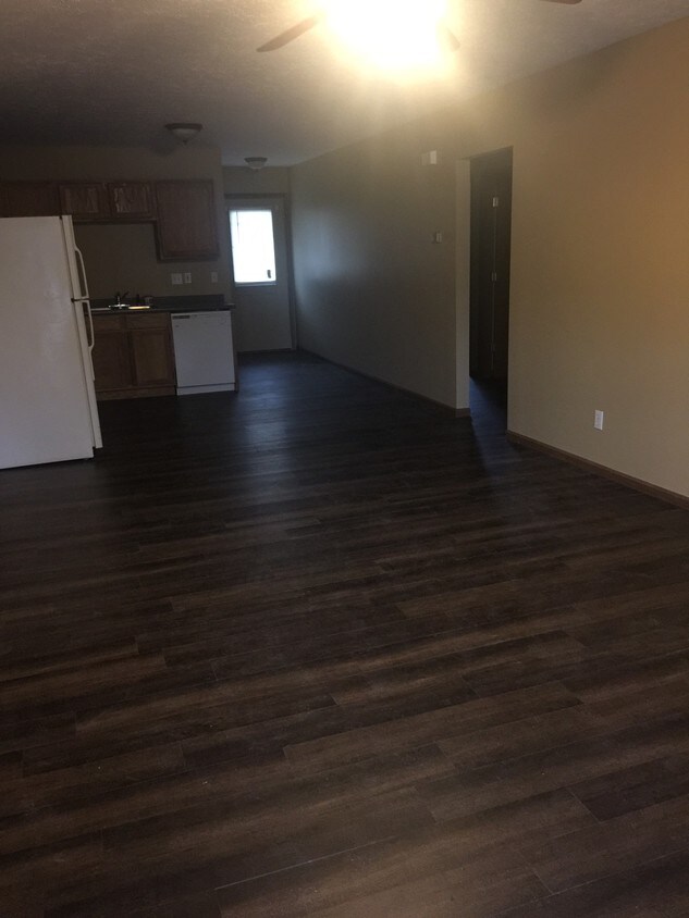 New hardwood laminate flooring - 1005 W Walnut St