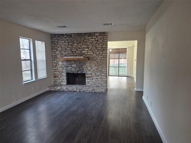 Building Photo - 1105 Ash Cove