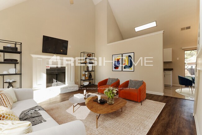 Building Photo - 1572 Carriage Ln