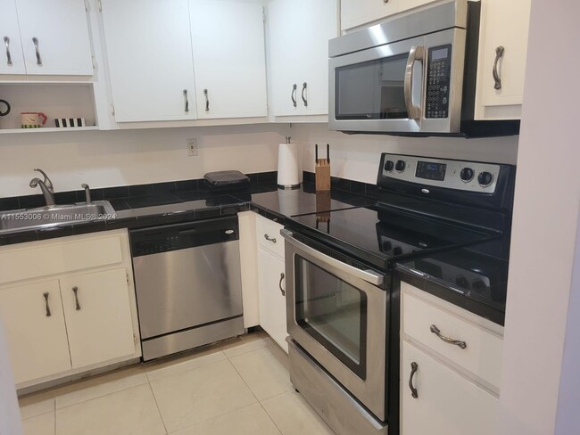 Foto del edificio - 1470 NE 125th Terrace
