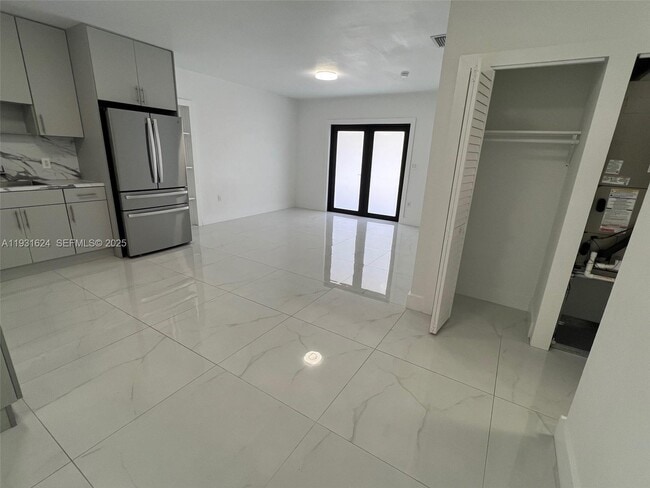 Building Photo - 5470 W 8th Ln