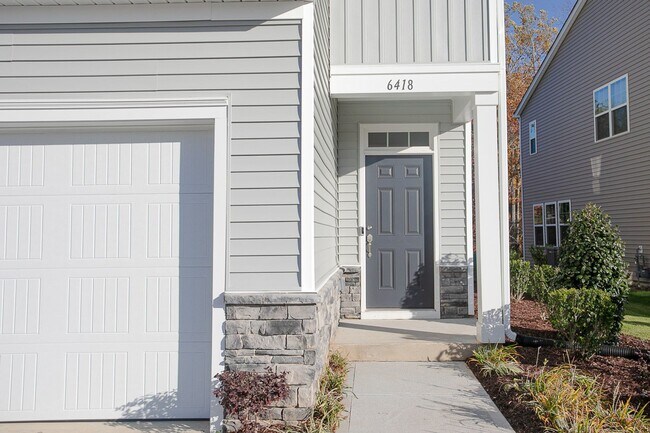 Foto del edificio - Available 8/10/25! 2 Story Home Near Trian...