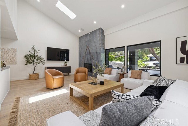 Primary Photo - 4360 Park Alisal