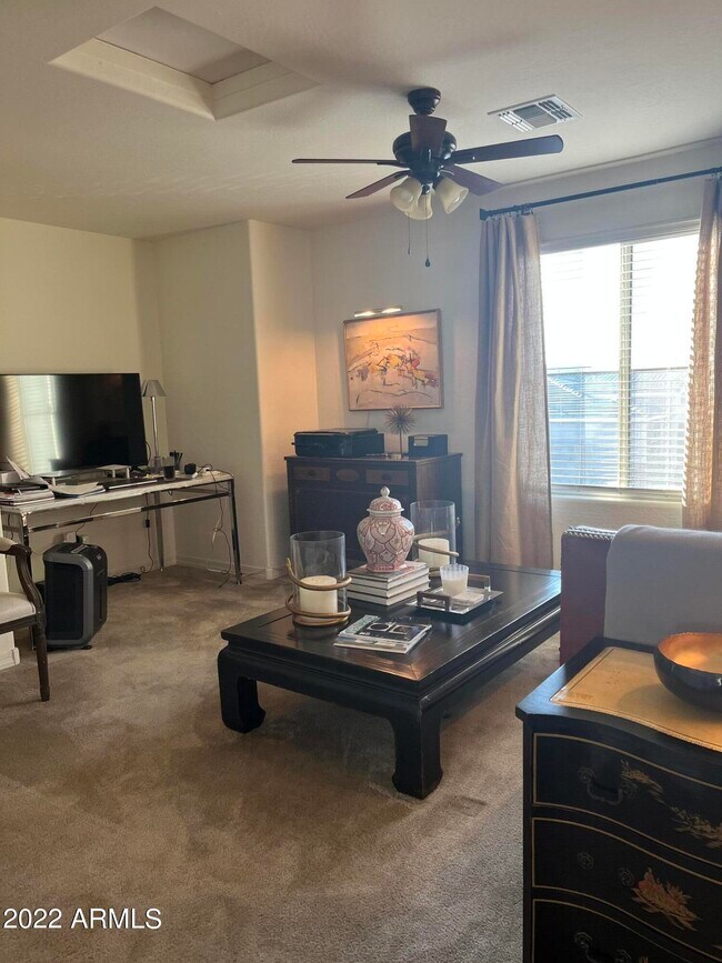 Foto del edificio - 5744 W Raymond St