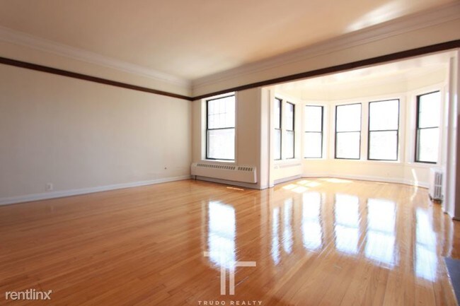 Foto del edificio - 3935 N Pine Grove Ave