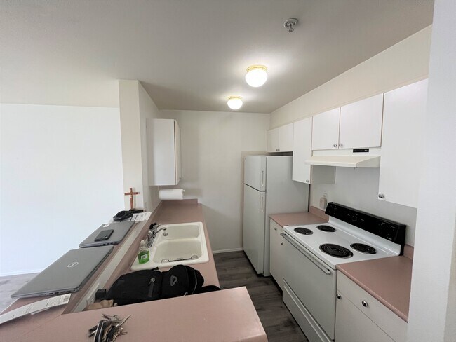 Kitchen - 1546 17th Ave S