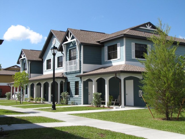 Building Photo - Homes of Renaissance Preserve