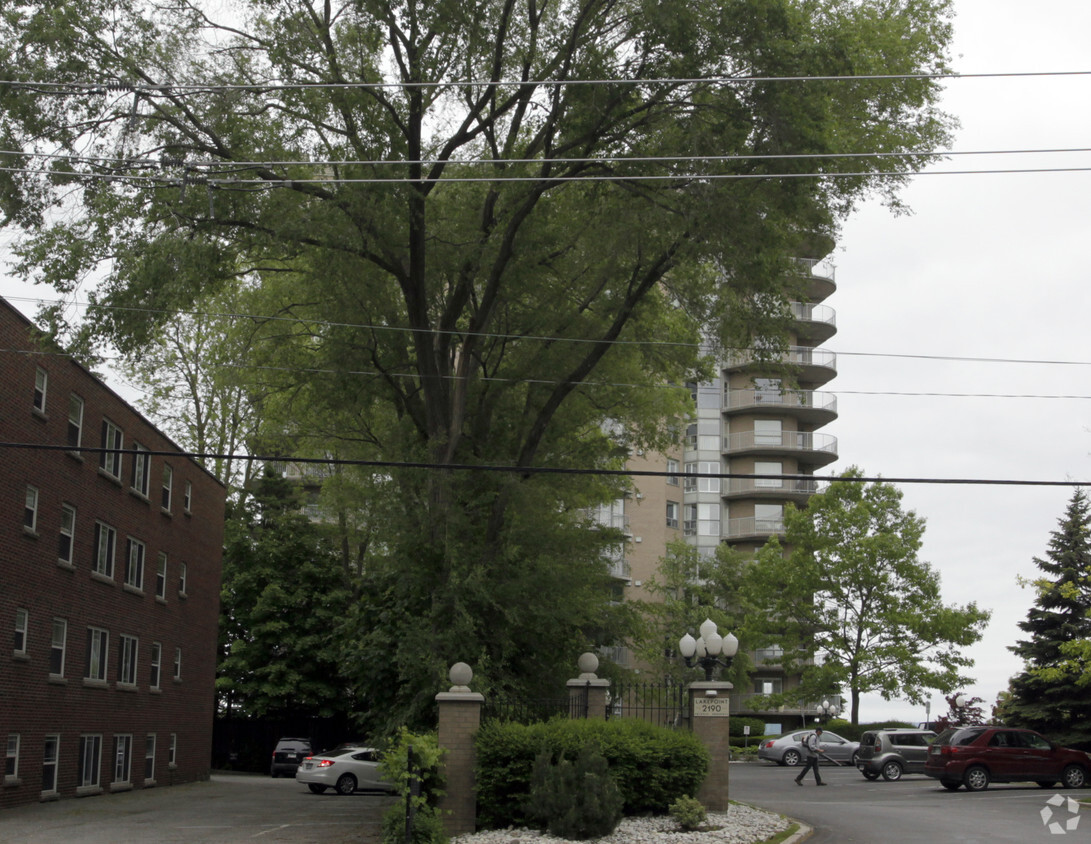Building Photo - Lakepoint