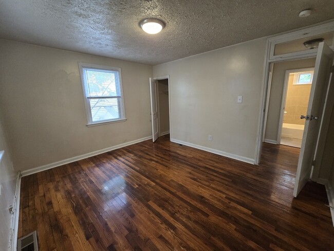 Building Photo - 3415 Meadowbridge Rd