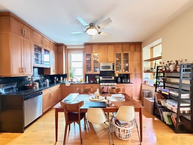 Foto del edificio - 835 N Rockwell St