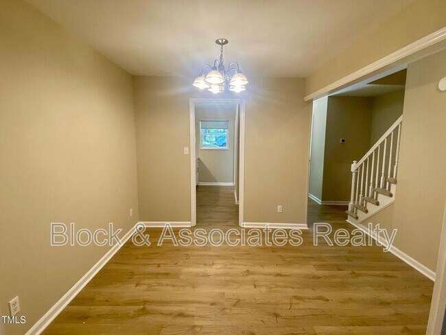Foto del edificio - 6371 New Market Way