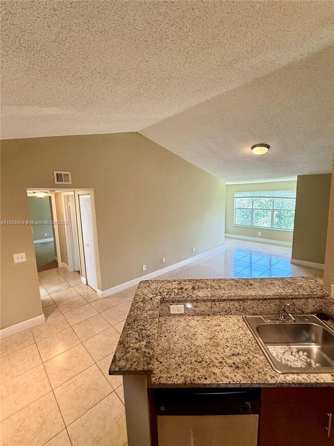 Foto del edificio - 595 Vista Isles Dr