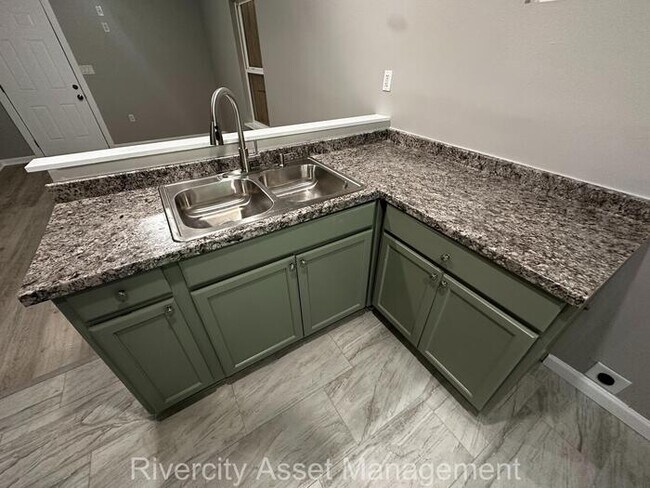 Building Photo - North Memphis Cutie!!! Section 8 Friendly,...