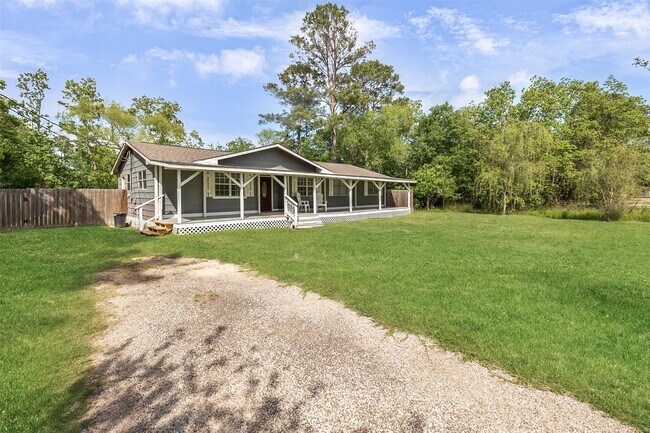 Foto del edificio - 16766 Lake Cir