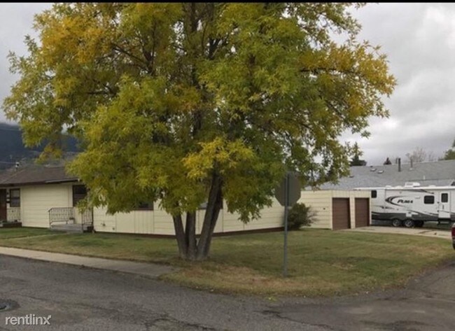 Building Photo - 3 br, 1 bath Apartment - 3202 Yale Ave