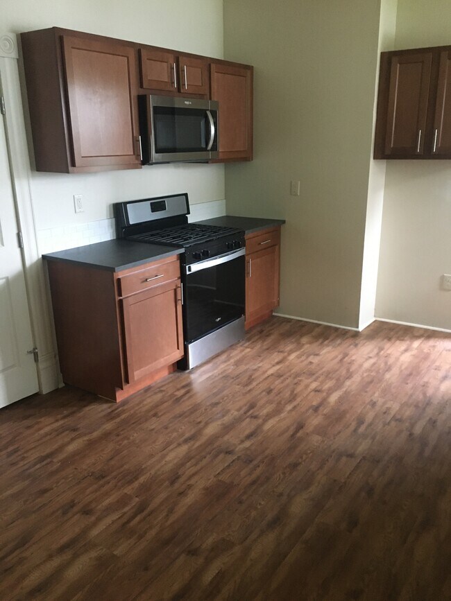 Kitchen - 3028 Huxley St