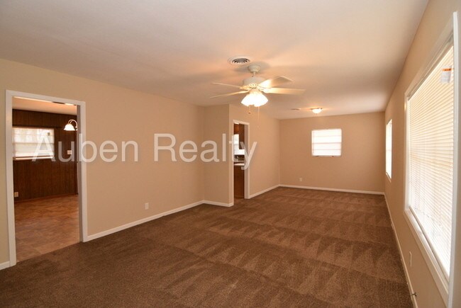 Foto del edificio - 3411 Covington Dr