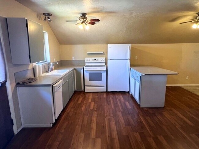 Building Photo - Jefferson 3-Plex