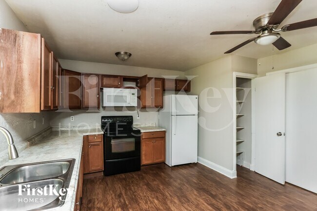 Foto del edificio - 6418 Briarknoll Dr