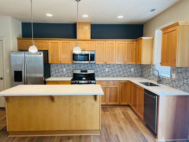 Building Photo - Charming Tudor in Edgewater on The Tualatin