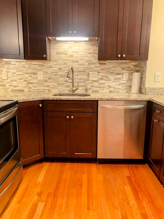 Kitchen - 1105 Lexington St