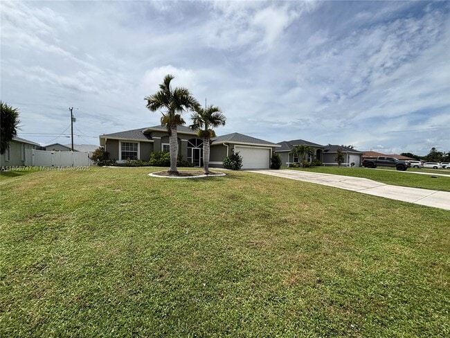 Building Photo - 4118 SW 8th Ct
