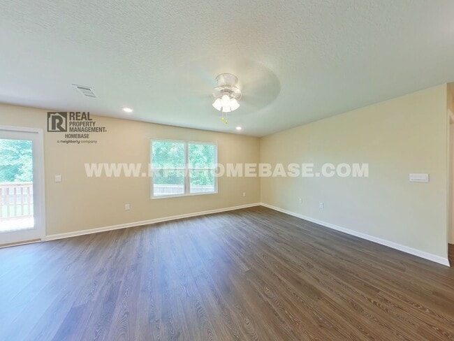 Building Photo - Spacious 5-Bedroom Home with Bonus Living ...