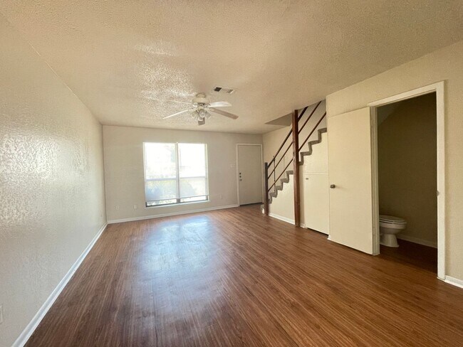 Foto del edificio - 3407 Victoria Cir