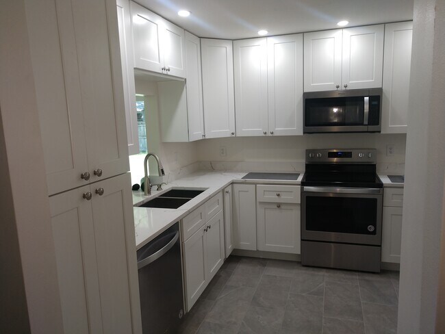 Foto del edificio - 2715 Hyde Park St