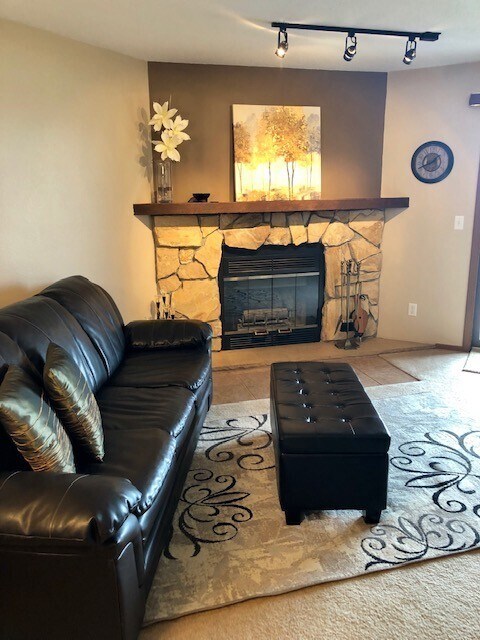 Foto del edificio - 1 Bedroom, 1 Bathroom Condo with 3-season ...