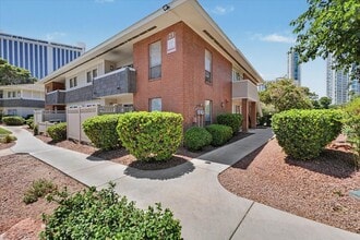 Building Photo - 618 Oakmont Ave
