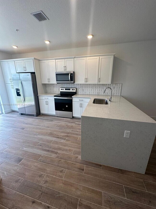 Foto del edificio - 17182 SW 1st Ct