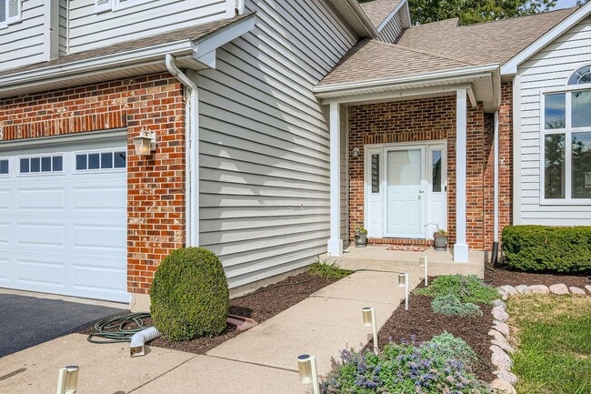 Building Photo - 53 Falcon Pl