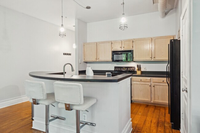 Building Photo - 404 N Laurel Ave