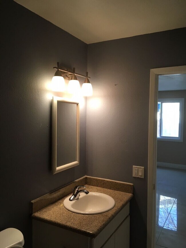 Foto del edificio - 913 Shadow Mountain Pl