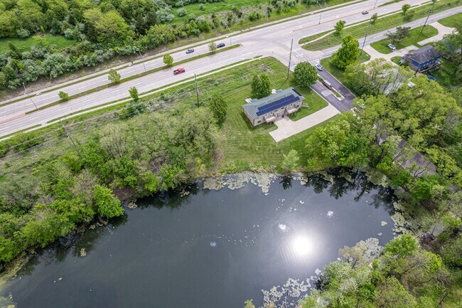 Building Photo - $1,900 W/UTILITIES INCLUDED! FANTASTIC GEO...